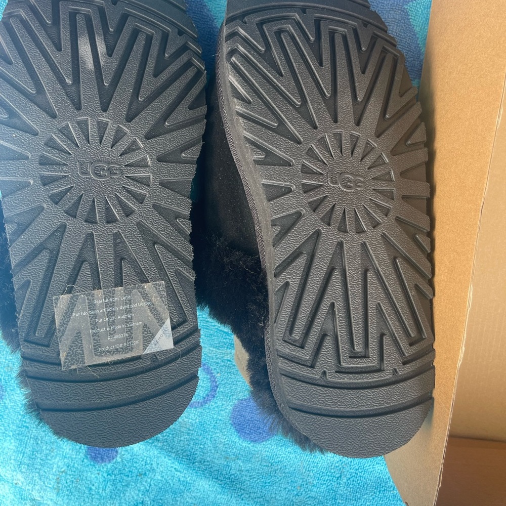 UGG SLIPPERS…BLACK - Picture 4 of 6